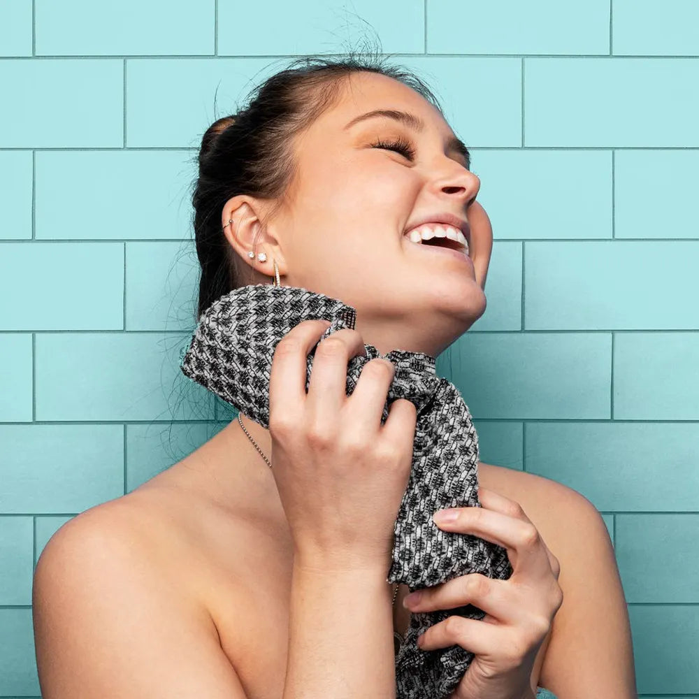 Get Glowing, Smooth, Silky-Soft Skin With This Japanese Hexagon Weave Exfoliating Towel